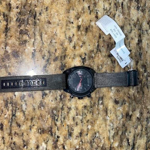 DIESEL WATCH - Picture 1 of 3
